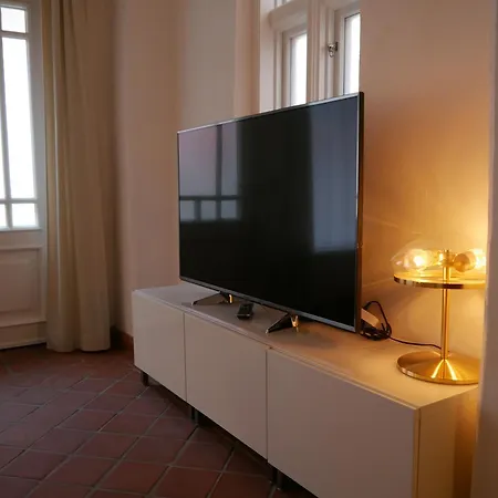 Zentrales Altstadt - In Mit Terrasse & Parkplatz Линебург
